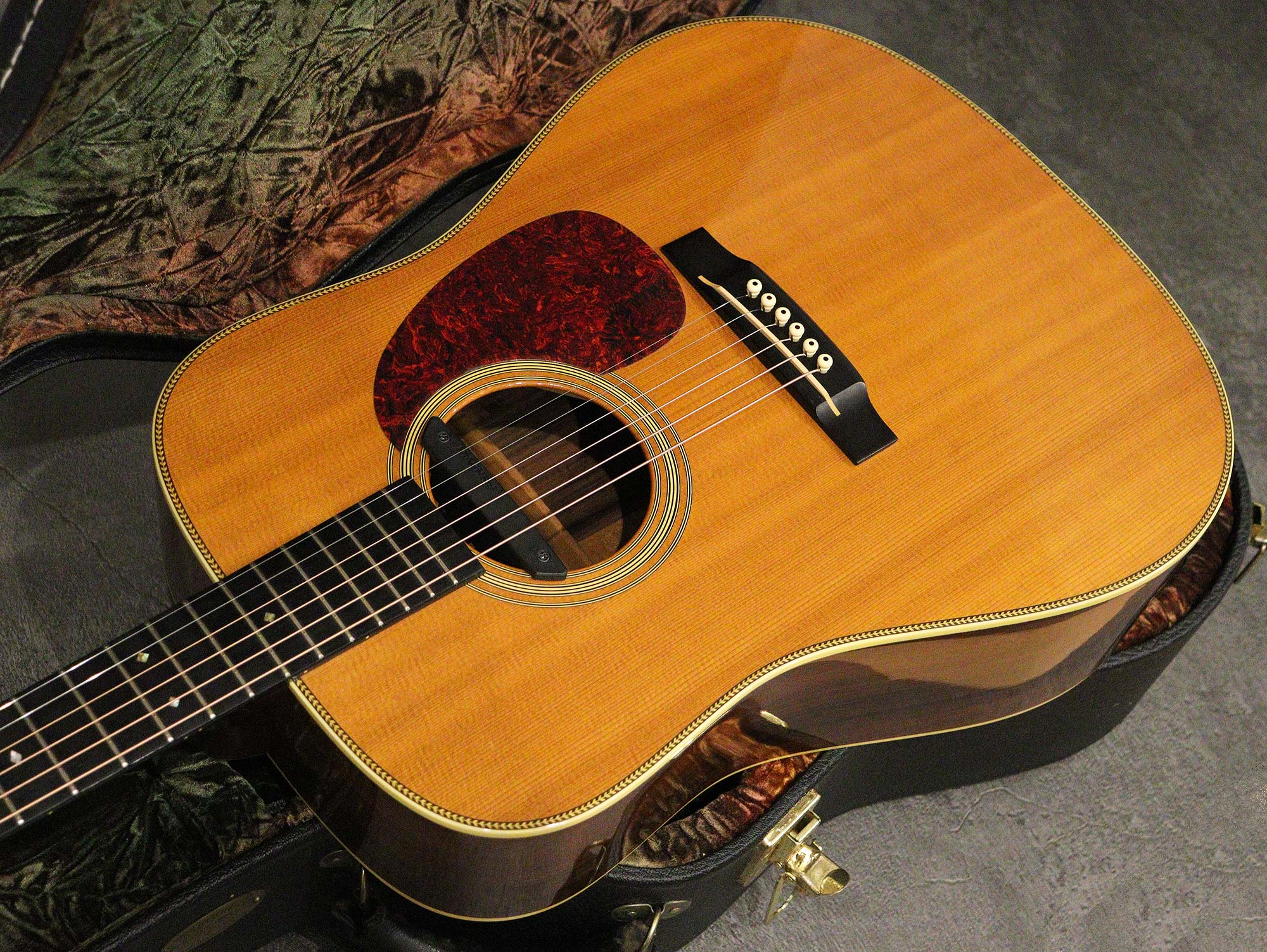 レア ※訳あり品1997年製 Martin HD-28 with FISHMAN Martin HD-28V with Fishman Rare Earth Single 2000